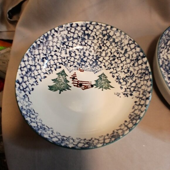 Folkcraft Cabin in the Snow Tienshan 2 Serving Bowls 9" Vintage Spongeware - Picture 2 of 10
